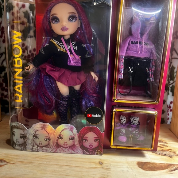 Rainbow High - Picture 2 of 2